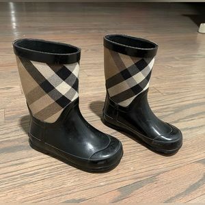 Burberry Children rain boots sz 7